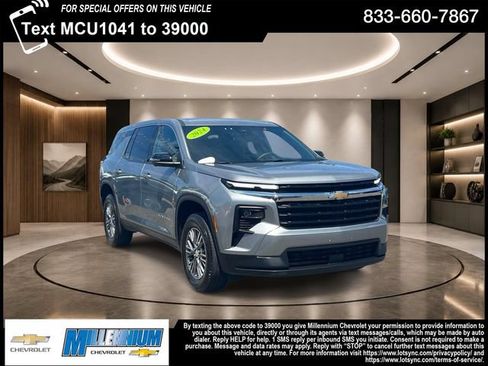 Used 2024 Chevrolet Traverse LS FWD image 1