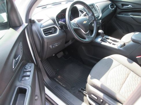 Used 2019 Chevrolet Equinox LT w/ Driver Convenience Package FWD image 12
