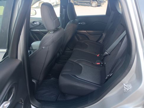 Used 2019 Jeep Cherokee Latitude w/ Popular Appearance Group AWD/4WD image 15