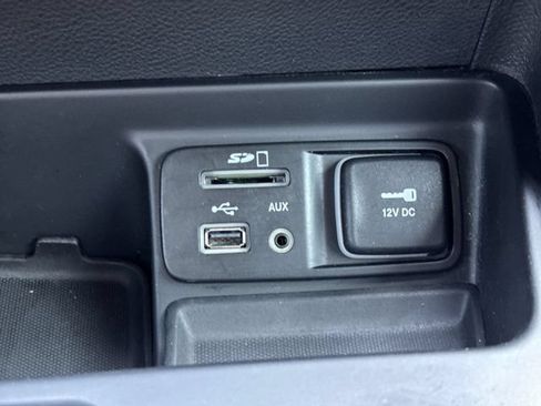Used 2017 Jeep Cherokee Latitude w/ Safety/Convenience Group FWD image 24