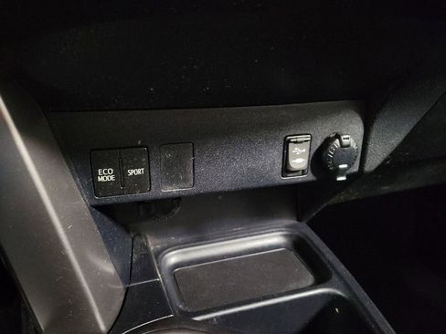 Used 2016 Toyota RAV4 LE image 16