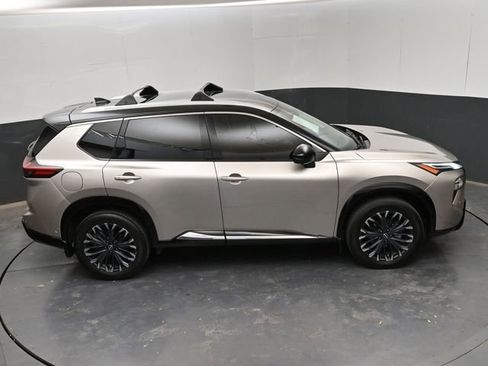 Certified 2025 Nissan Rogue Platinum image 28