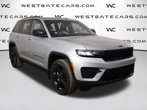 Used 2023 Jeep Grand Cherokee Altitude AWD/4WD image 40