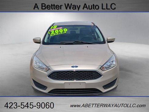 Used 2018 Ford Focus SE w/ Cold Weather Package FWD image 4