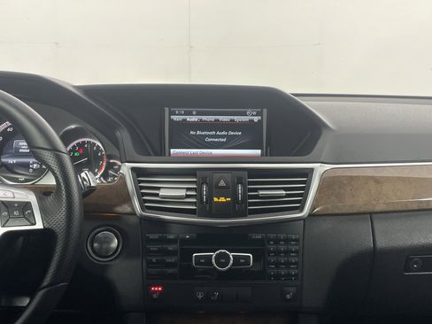 Used 2013 Mercedes-Benz E 350 4MATIC Sedan image 17