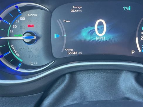 Used 2024 Chrysler Pacifica Select image 27