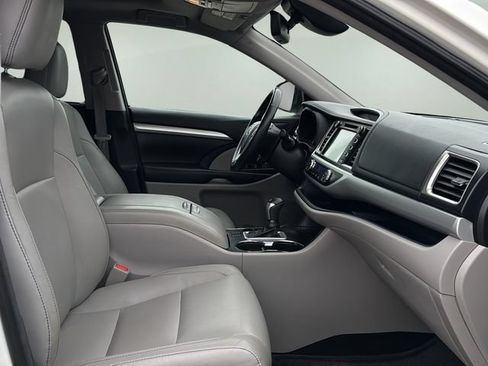 Used 2018 Toyota Highlander XLE FWD image 14