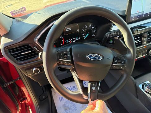Used 2020 Ford Escape SE image 21