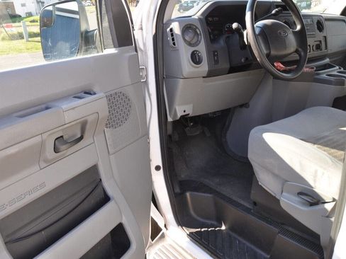 Used 2010 Ford E-350 and Econoline 350 XLT image 16