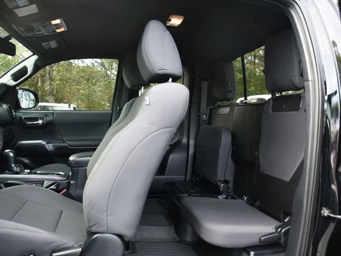 Used 2017 Toyota Tacoma TRD Off-Road image 15