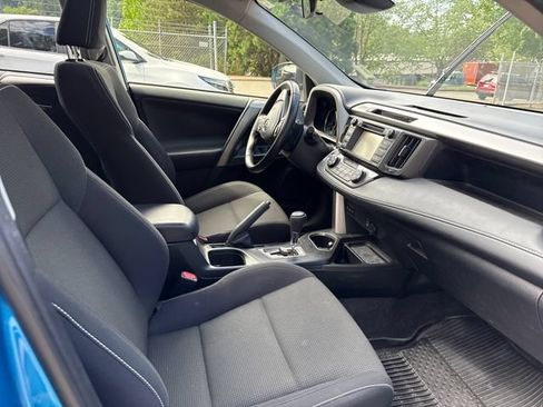Used 2017 Toyota RAV4 XLE AWD/4WD image 9