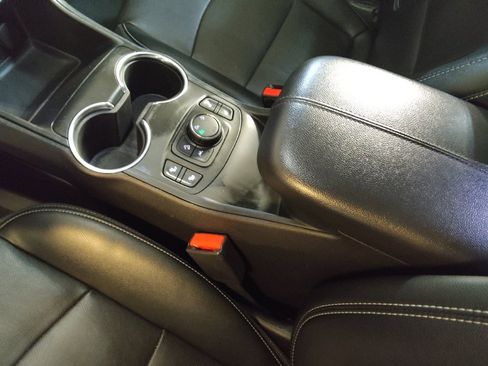 Used 2024 GMC Terrain SLT image 26