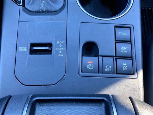 Used 2023 Toyota Highlander XLE image 34