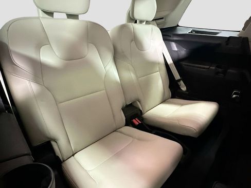 Used 2020 Volvo XC90 T5 Momentum w/ Protection Package Premier image 29