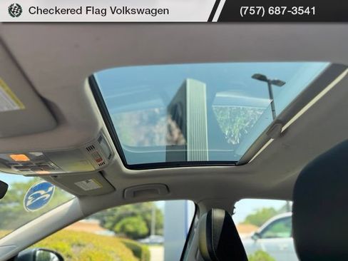 Used 2025 Volkswagen Jetta SE FWD image 19
