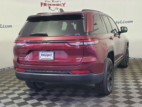 Used 2025 Jeep Grand Cherokee Altitude AWD/4WD image 3