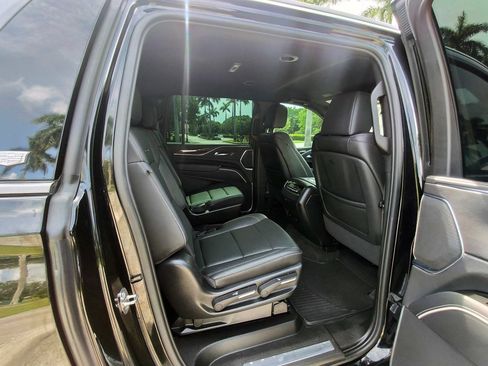 Used 2023 Cadillac Escalade ESV Luxury AWD/4WD image 36