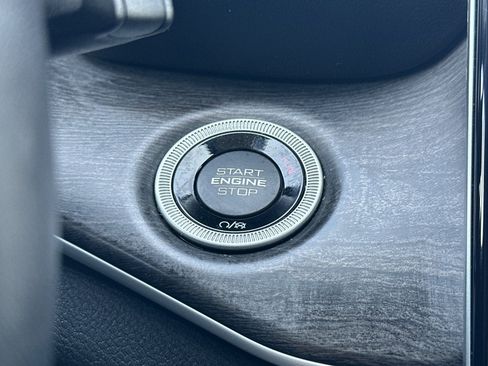 Used 2022 Jeep Grand Cherokee Limited AWD/4WD image 16