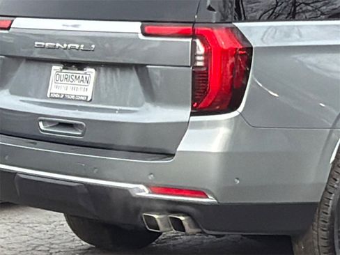 Used 2025 GMC Yukon Denali w/ Denali Reserve Package image 7