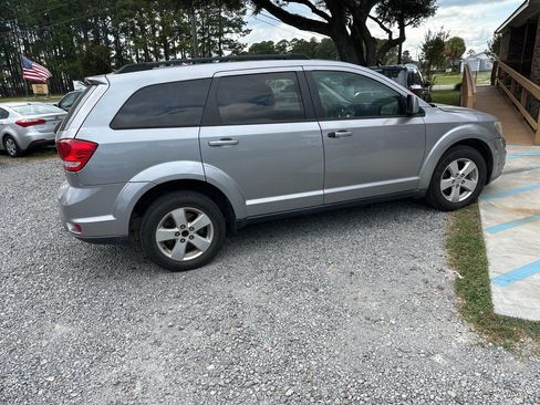Used 2018 Dodge Journey SXT image 9