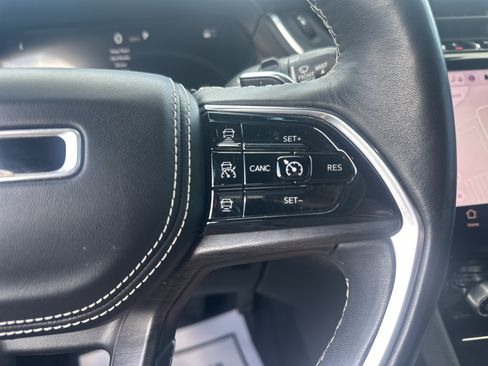 Used 2021 Jeep Grand Cherokee L Overland w/ Luxury Tech Group IV AWD/4WD image 21
