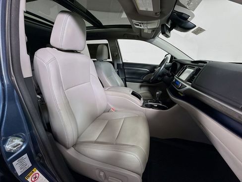 Certified 2018 Toyota Highlander Limited Platinum image 29