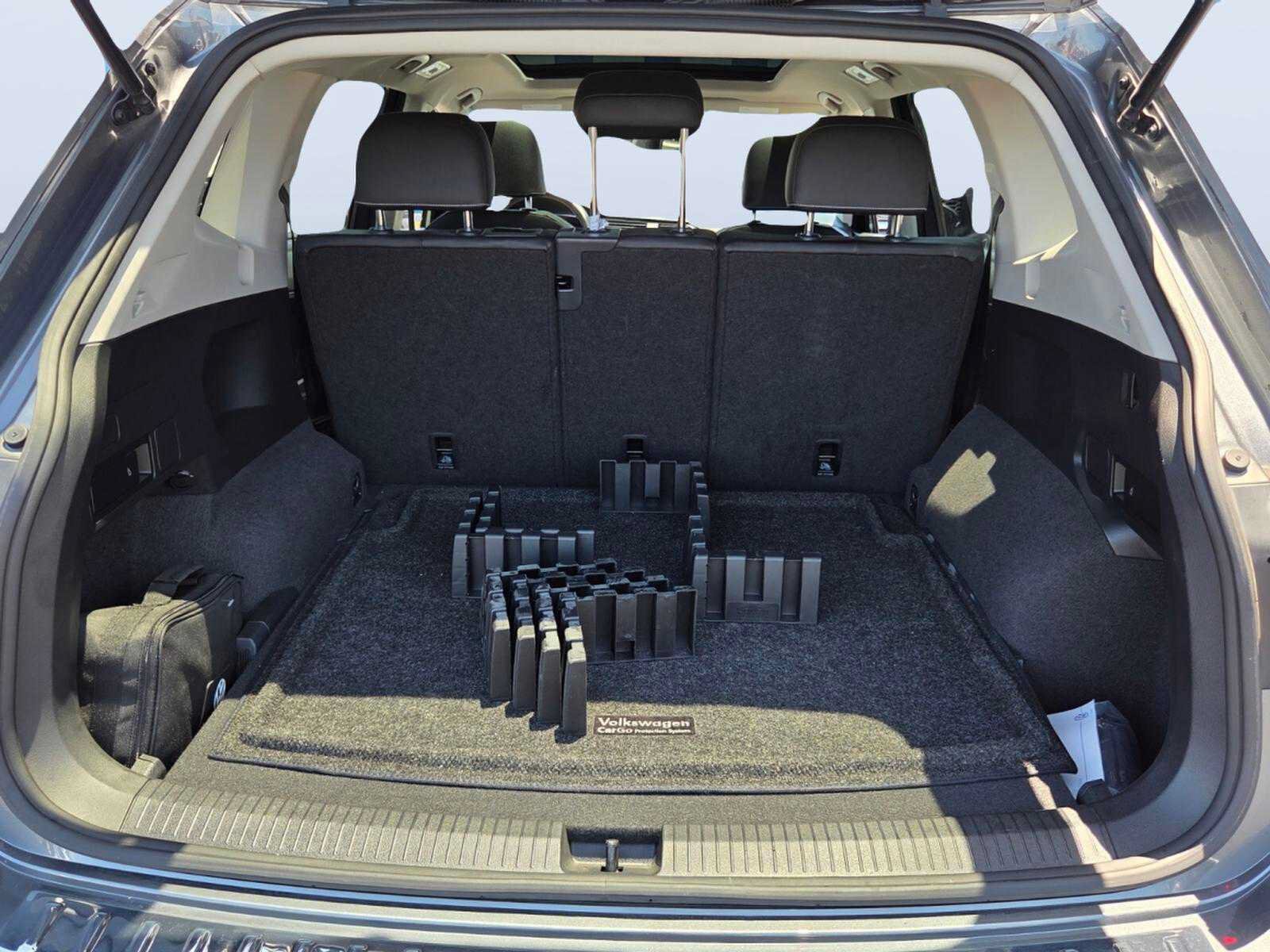 Used 2023 Volkswagen Tiguan SE w/ Panoramic Sunroof Package AWD/4WD image 17