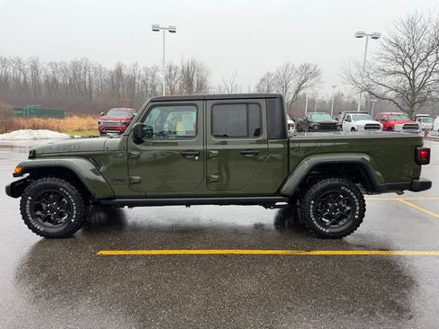Used 2023 Jeep Gladiator Willys image 5