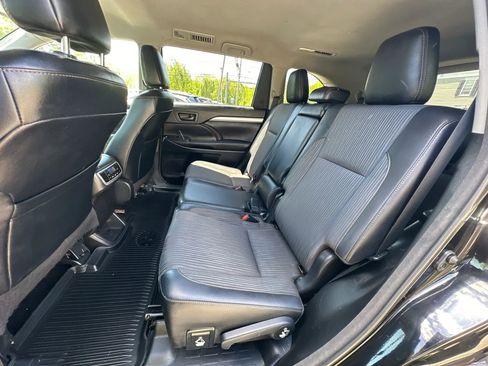 Used 2018 Toyota Highlander Plus w/ Protection Package #3 AWD/4WD image 16