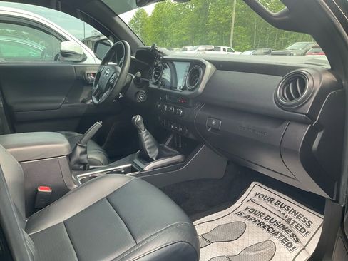 Used 2023 Toyota Tacoma TRD Sport w/ TRD Premium Sport Package AWD/4WD image 11