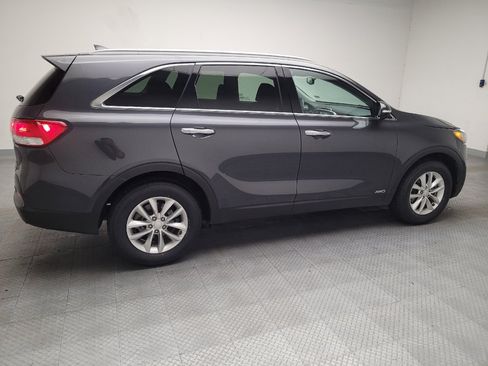Used 2017 Kia Sorento AWD w/ LX Convenience Package image 10