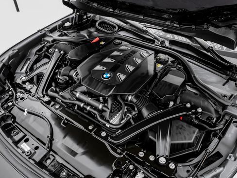 Used 2025 BMW 760i xDrive image 39