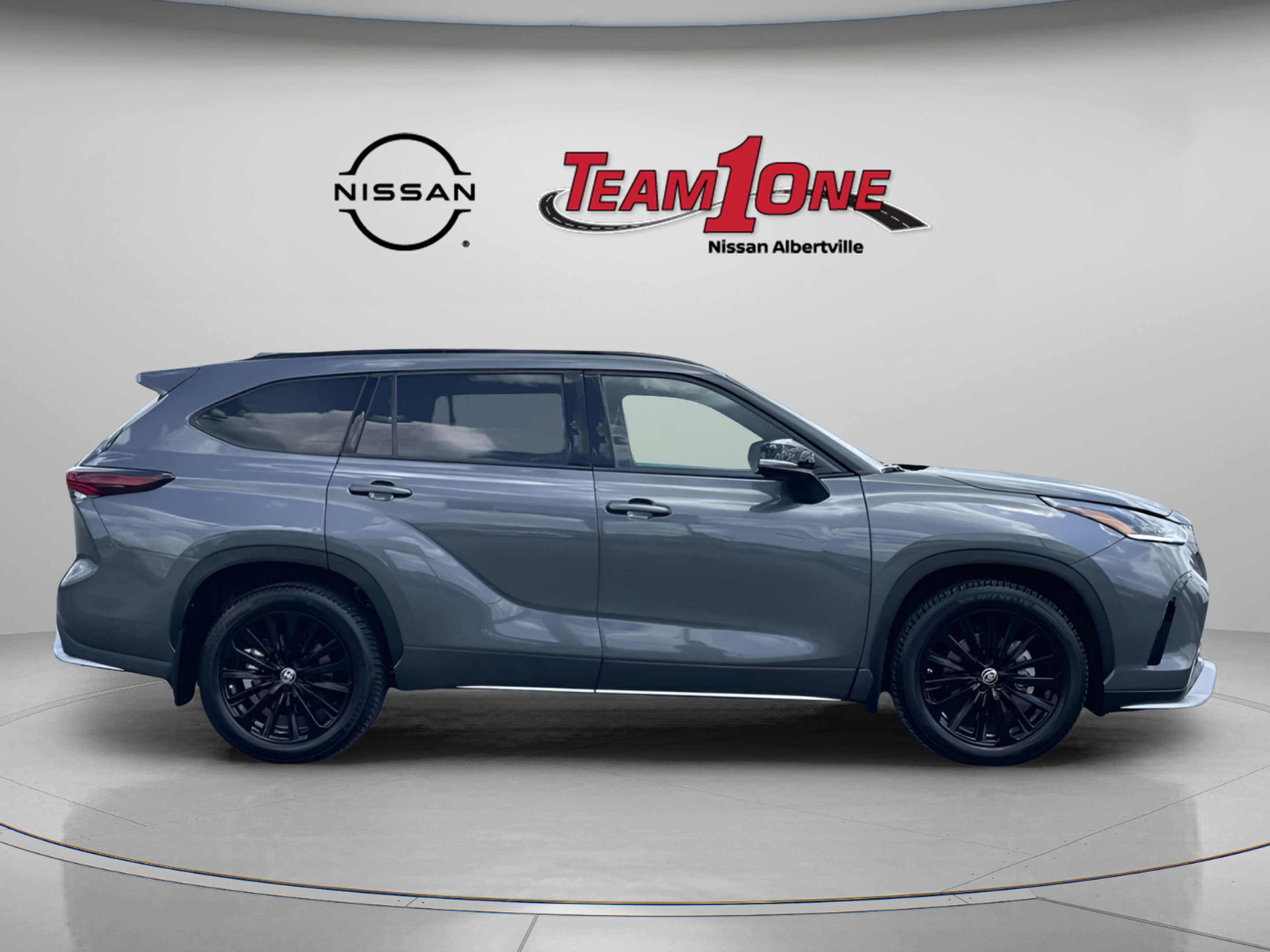 Used 2024 Toyota Highlander XSE FWD image 8