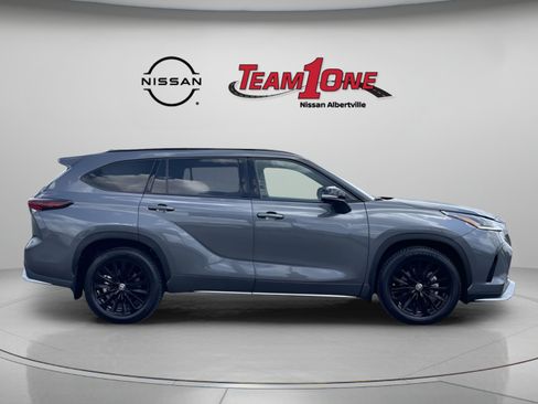 Used 2024 Toyota Highlander XSE FWD image 8