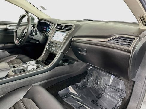Used 2017 Ford Fusion SE w/ Equipment Group 201A FWD image 29