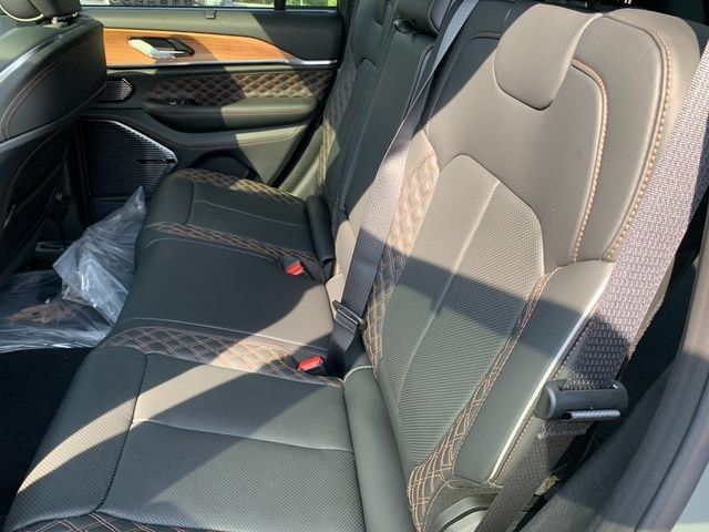 New 2027 Jeep Grand Cherokee Summit AWD/4WD image 13