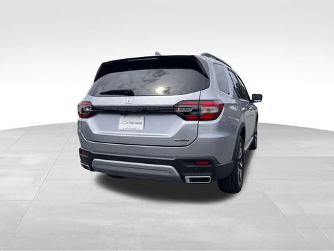 Used 2023 Honda Pilot Touring image 6