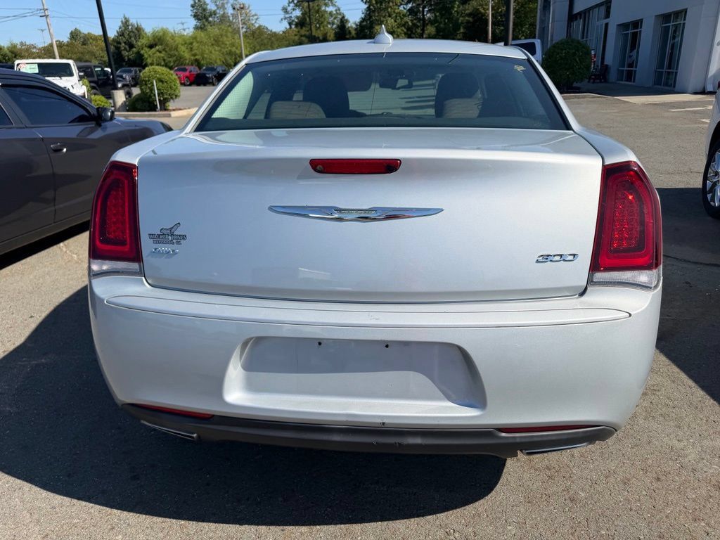 Used 2019 Chrysler 300 Touring w/ Sport Appearance Package AWD/4WD image 5