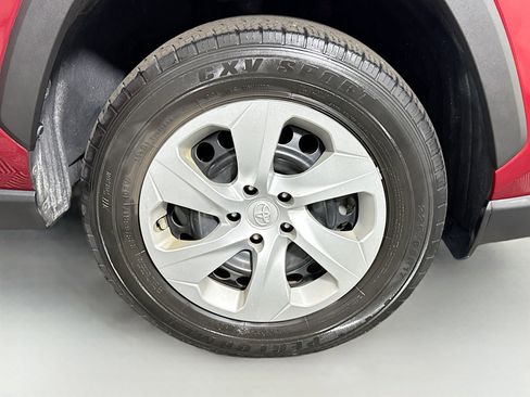 Used 2020 Toyota RAV4 LE image 31