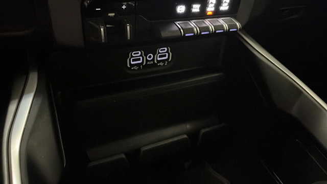 Used 2023 RAM 2500 Big Horn w/ Night Edition AWD/4WD image 31