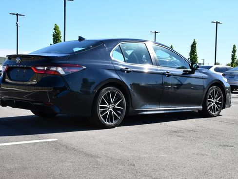 Used 2023 Toyota Camry SE w/ Cold Weather Package FWD image 7