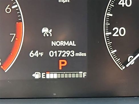 Certified 2025 Honda Pilot Touring image 18