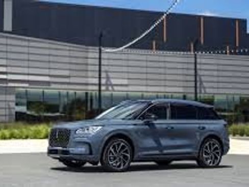 Used 2023 Lincoln Corsair FWD w/ Equipment Group 101A image 1