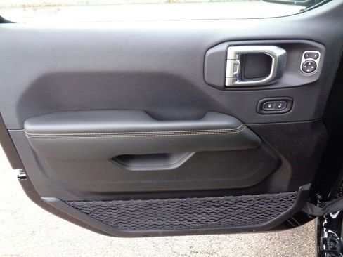 Certified 2025 Jeep Wrangler Unlimited Sahara w/ Safety Group image 7