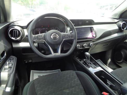 Used 2024 Nissan Kicks SV FWD image 11