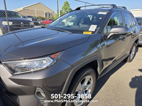 Used 2020 Toyota RAV4 XLE FWD image 4