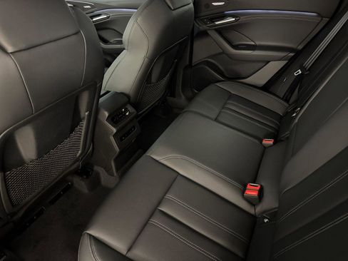 New 2025 Audi Q6 e-tron Prestige image 11