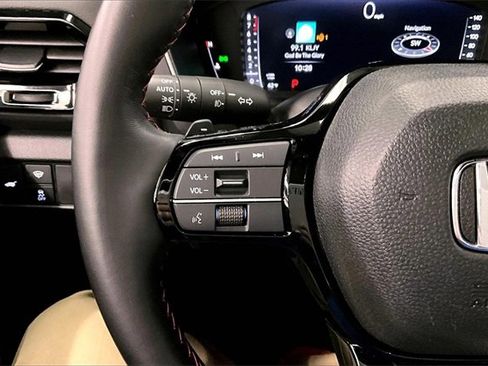 Used 2025 Honda Pilot Black Edition image 25