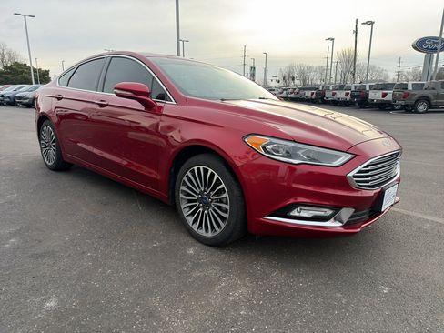 Used 2017 Ford Fusion SE w/ Fusion SE Technology Package image 4