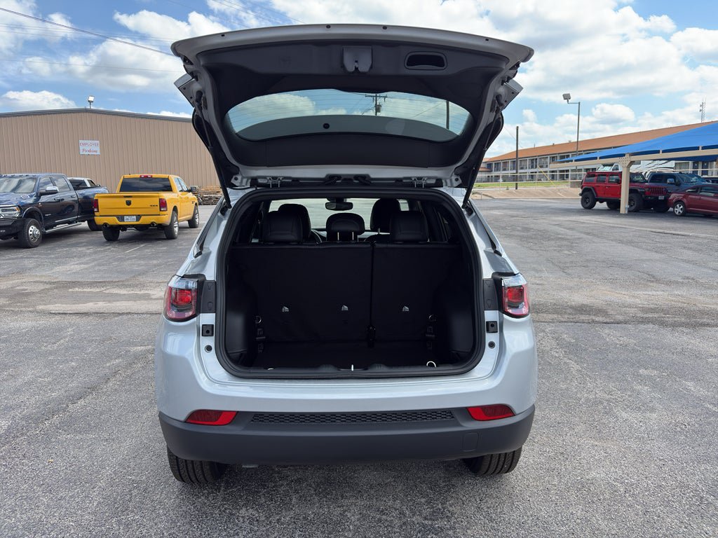 New 2026 Jeep Compass Latitude AWD/4WD image 7